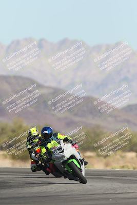 media/Oct-30-2025-Racers Edge (Thu) [[dabbdaf680]]/3-B Group/Session 2 (Turn 14)/